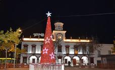 La programación navideña municipal arranca con la inauguración del alumbrado