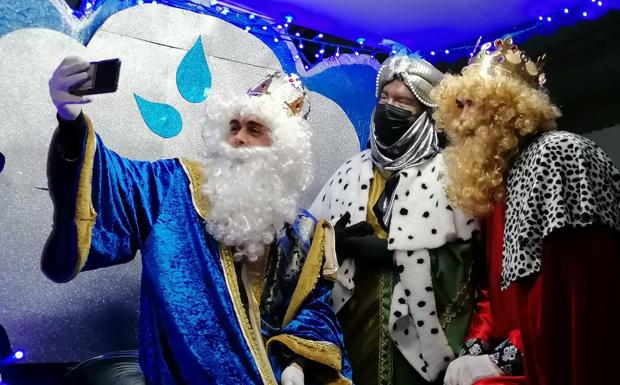 Los niños confinados por la covid-19 recibieron una vídeollamada de los Reyes Magos