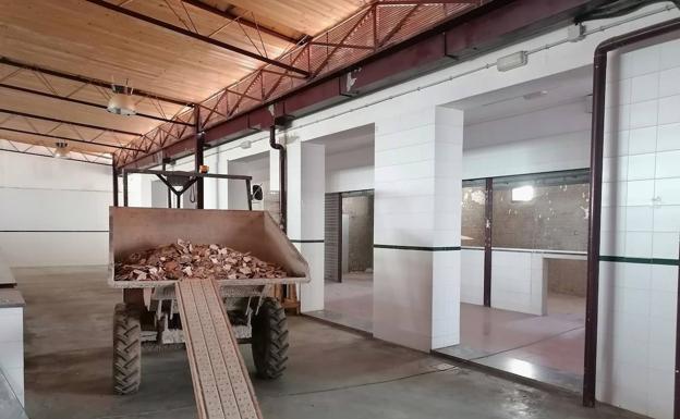 El Ayuntamiento publica el pliego de condiciones para licitar los puestos del Mercado de Abastos