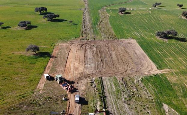 El Ayuntamiento acomete la construcción de una charca abrevadero de 4.500 metros cúbicos