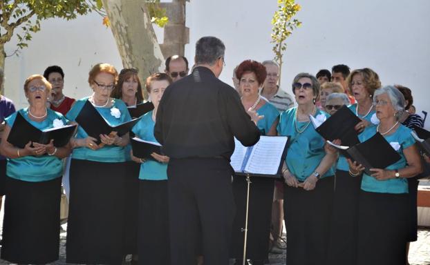 La Coral Ars Vetera invita a cantar por la Paz en la plaza de España