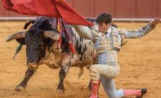Manuel Perera ya es matador de toros tras su alternativa en La Maestranza