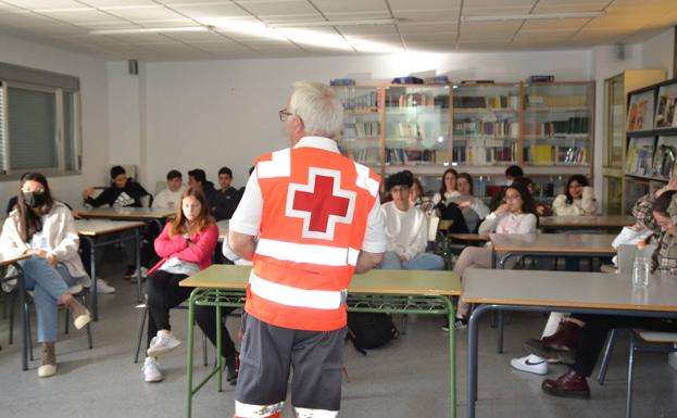 Cruz Roja realizó talleres de Primeros Auxilios en el IESO San Ginés