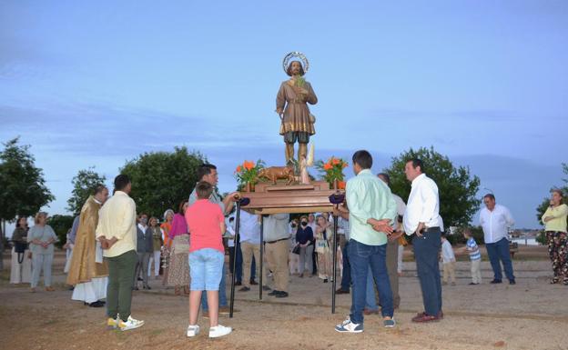 San Isidro volvió a procesionar para bendecir los campos