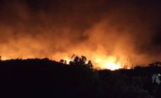 Calcinadas unas diez hectáreas de la finca de Moncarche en un incendio que ha estado activo toda la noche