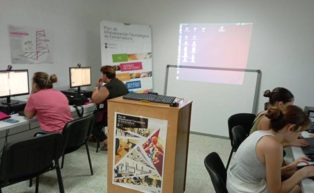 El NCC pone en marcha el 'Cacharreo summer' en su nuevo local