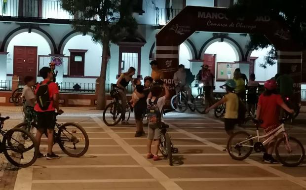 El Club Gurumelos Bike organiza la II ruta cicloturística familiar nocturna del verano