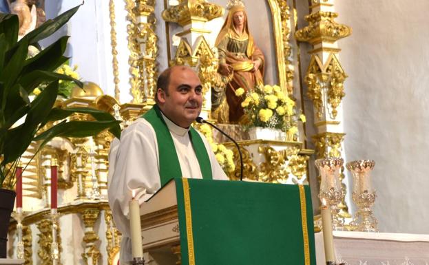 El Ayuntamiento entregará la Encina de Plata al párroco D. Jesús Chacón
