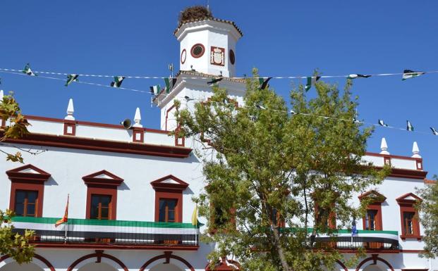 La plaza acogerá los actos del Día de Extremadura en los que no faltarán la música y lo juegos tradicionales