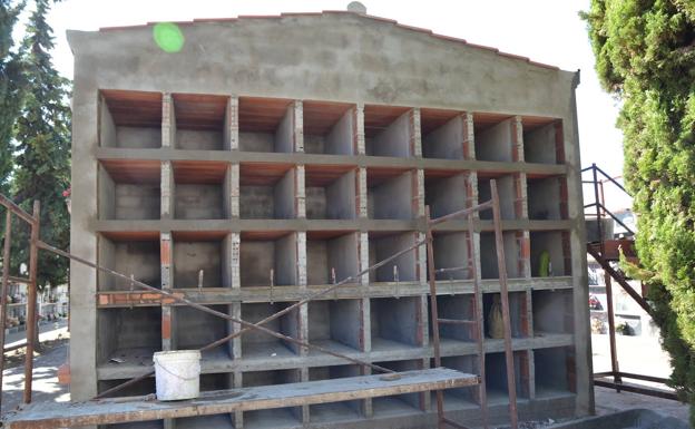 El primer columbario del cementerio tiene capacidad para 40 unidades