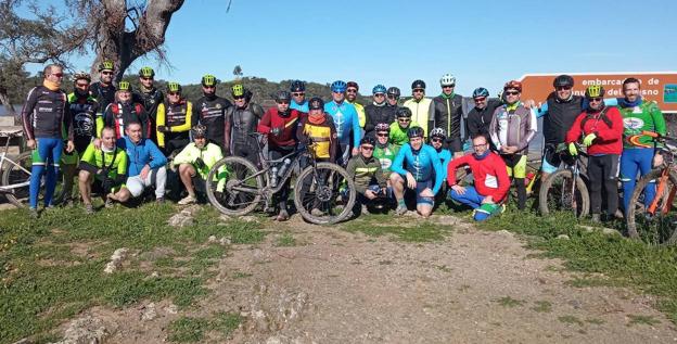 40 ciclistas asistieron a la 'Convivencia BTT Ruta de las Grullas'