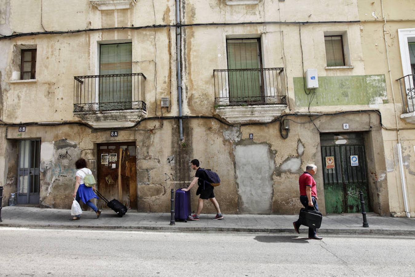 El mal estado de las fachadas del Casco Viejo llega al Pleno