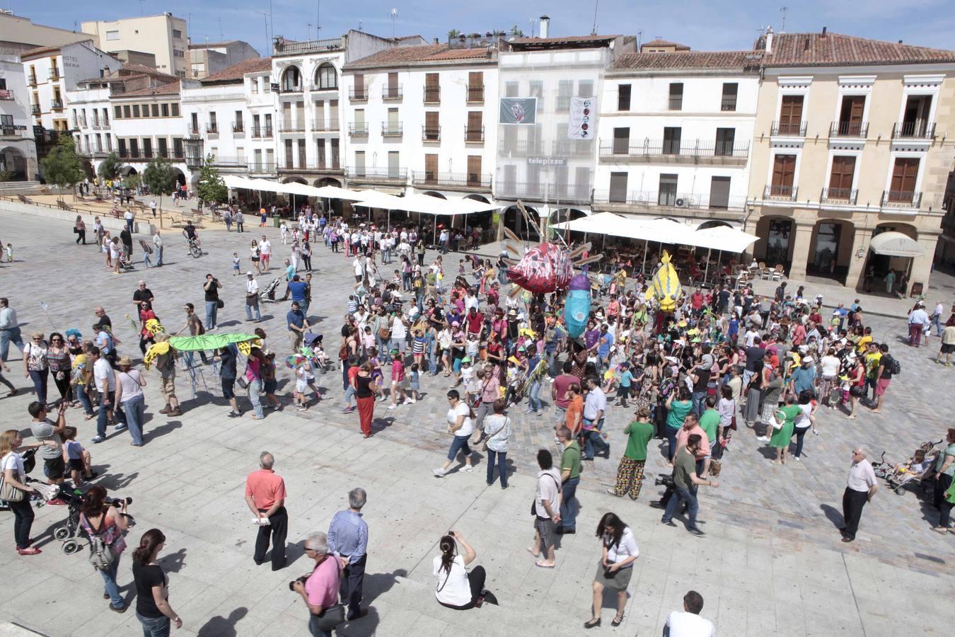 El desfile pone el broche final al Womad 2014