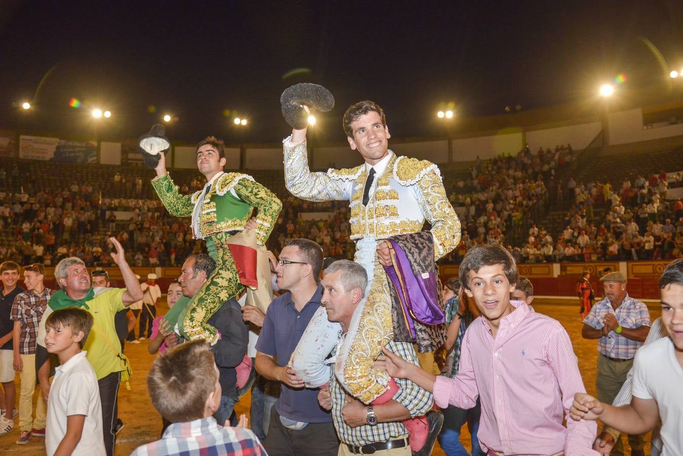 Perera y Campos salen a hombros en Badajoz