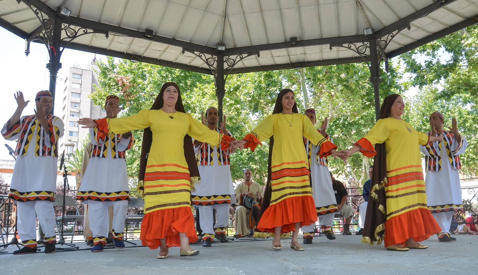 Badajoz baila con los pueblos del mundo