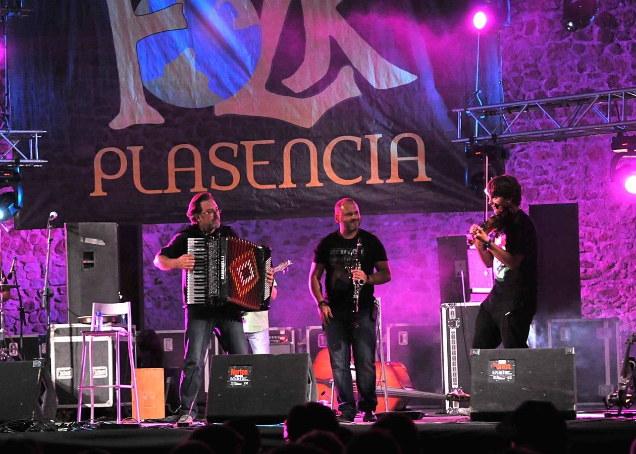 'Enverea' triunfa en el Festival de folk de Plasencia