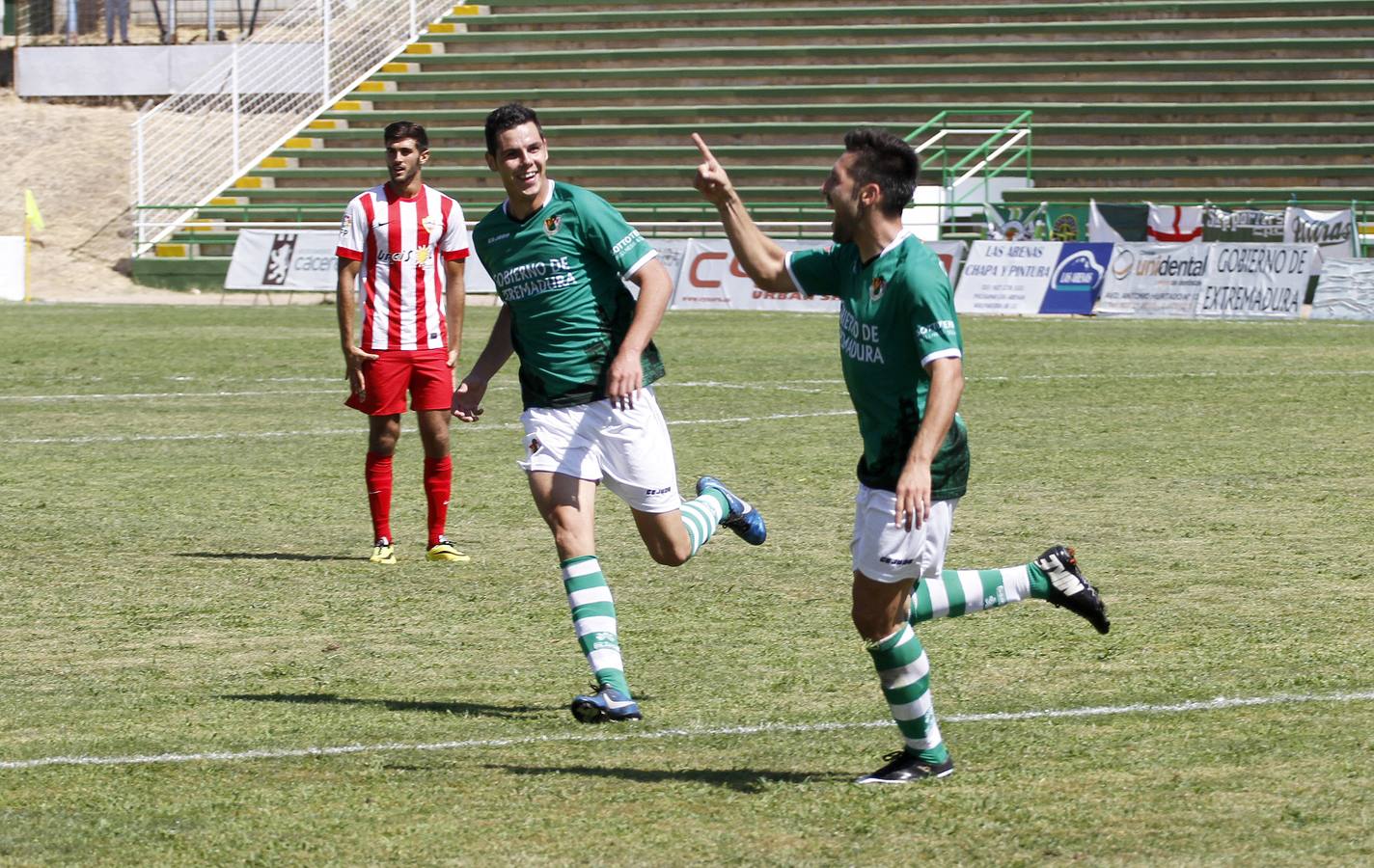 Derrota del Cacereño ante el Almería B (1-2)