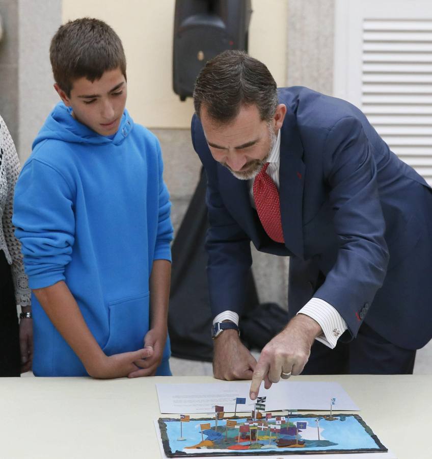 Felipe VI recibe a los ganadores del concurso 'Qué es un Rey para ti'