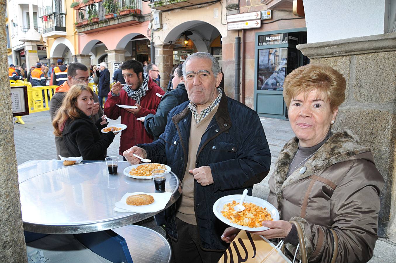 Plasencia celebra el día de San Fulgencio con migas en la Plaza Mayor