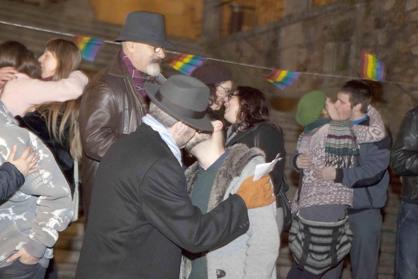 Responder con besos a las agresiones