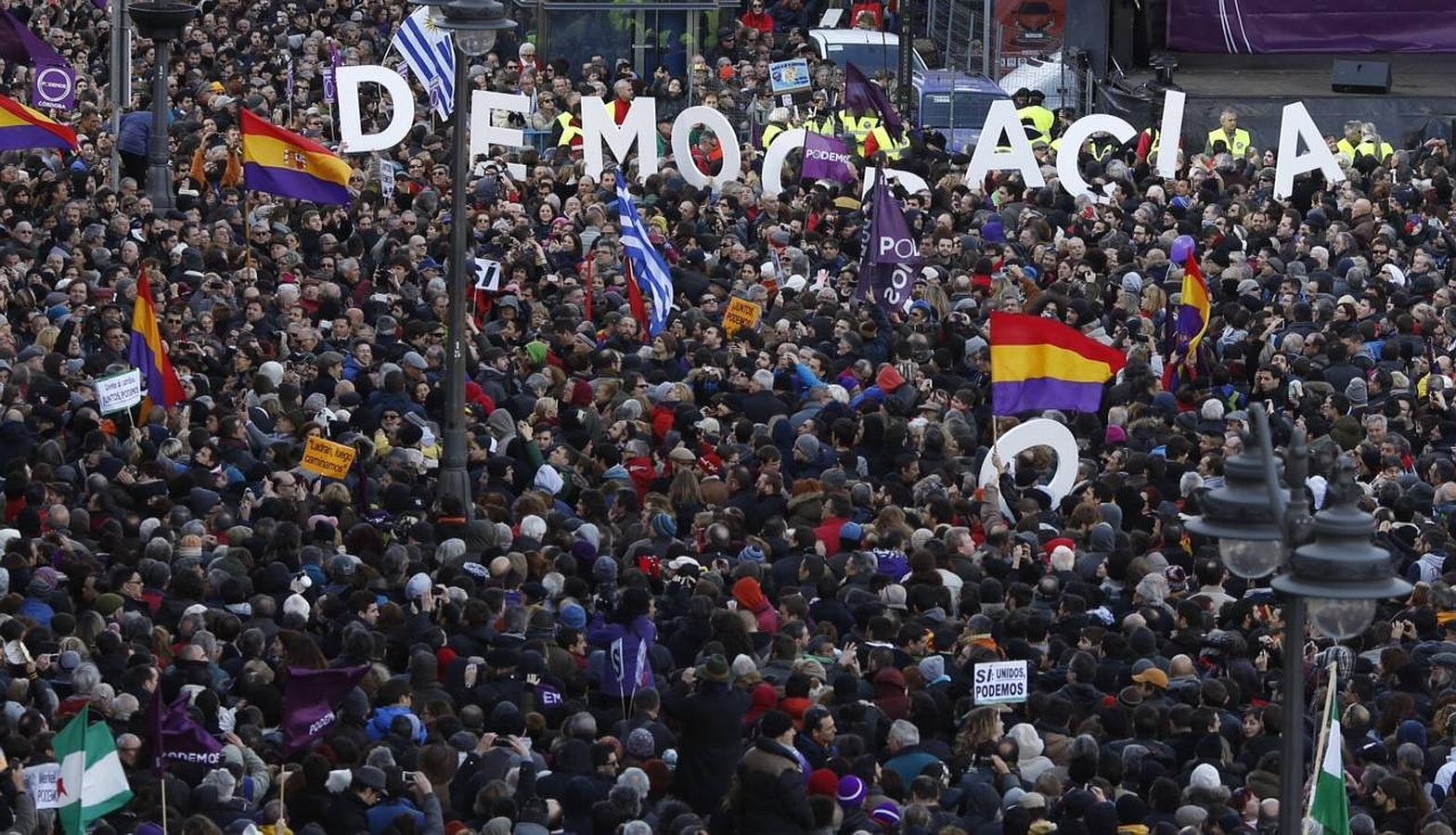 Una multitud arropa a Podemos en su 'Marcha por el Cambio'