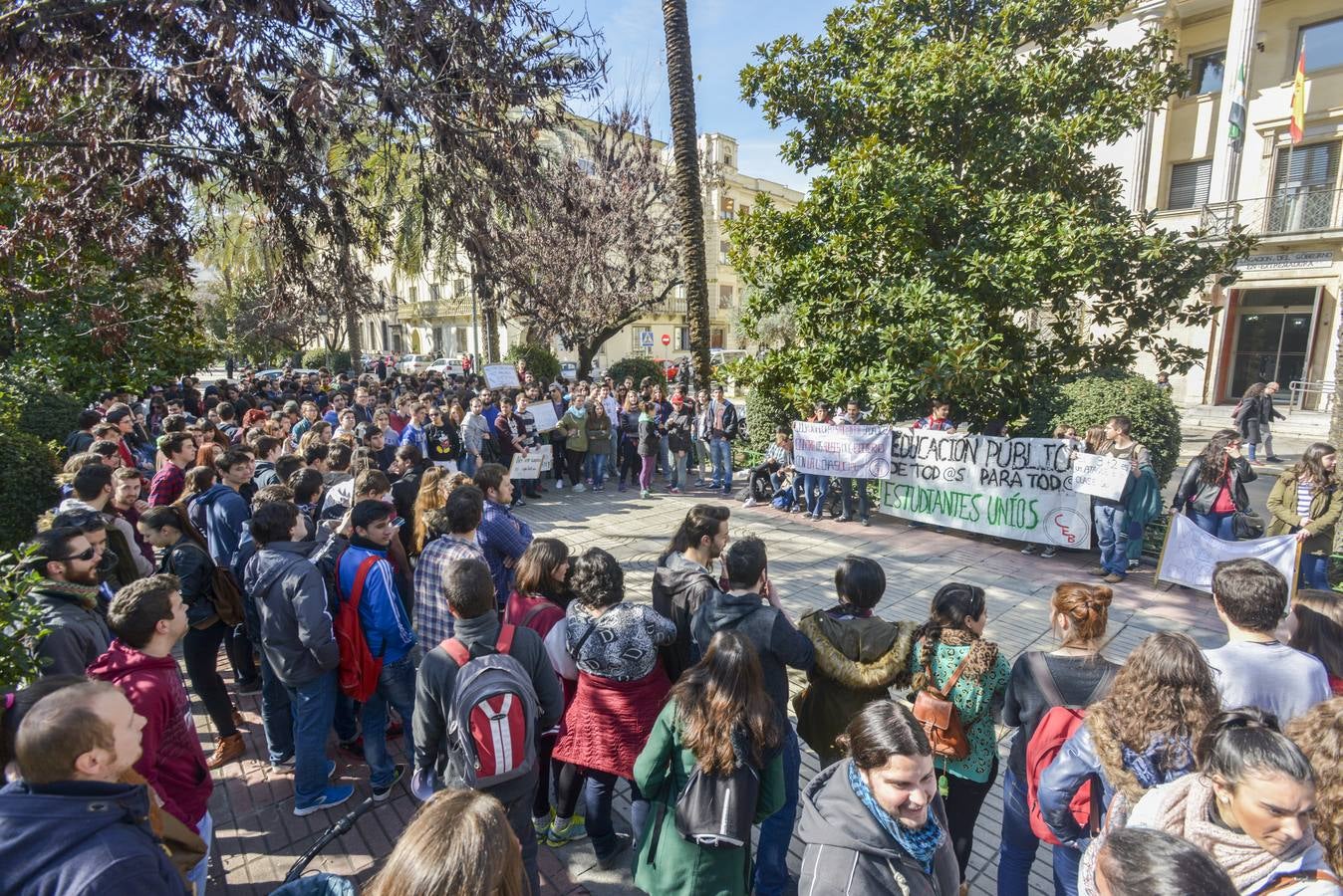 Estudiantes extremeños muestran su rechazo a la modificación de los grados y másteres universitarios