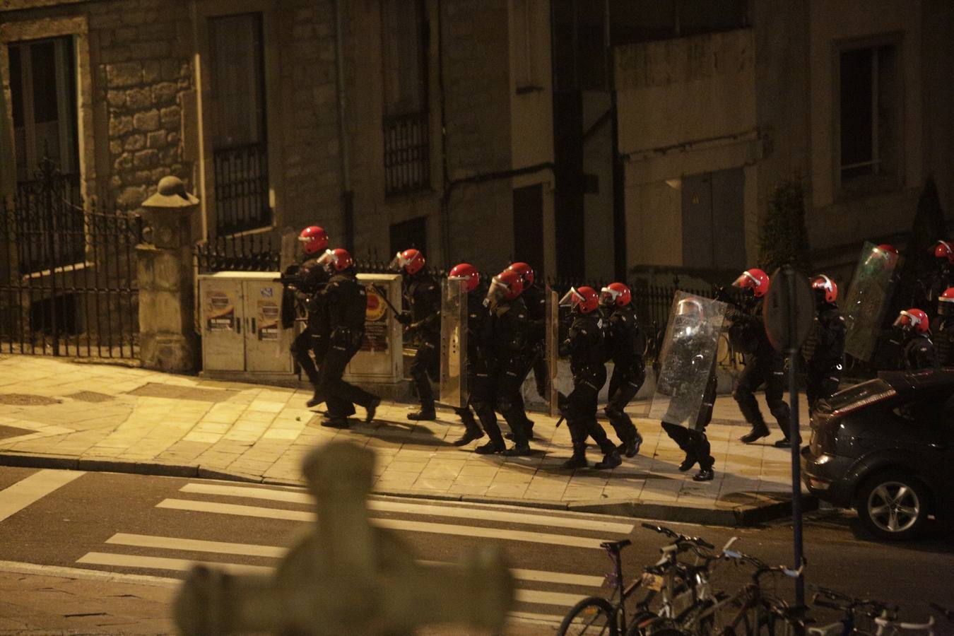 Batalla campal en Vitoria tras la manifestación en memoria de las víctimas del 3 de marzo