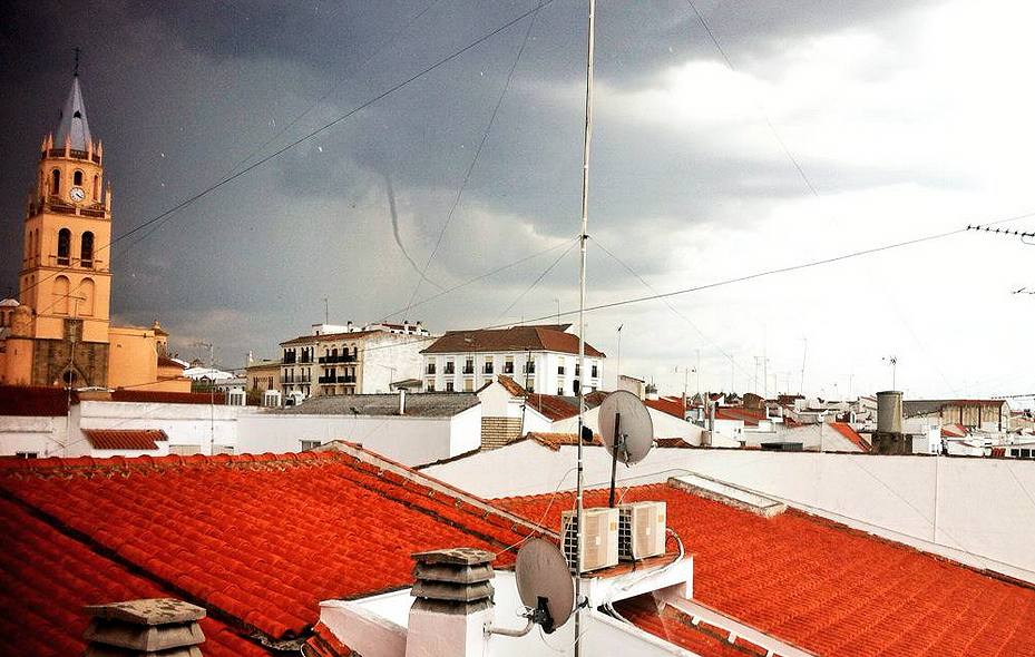 Amenaza de tornado en Villafranca y granizada en Fregenal de la Sierra