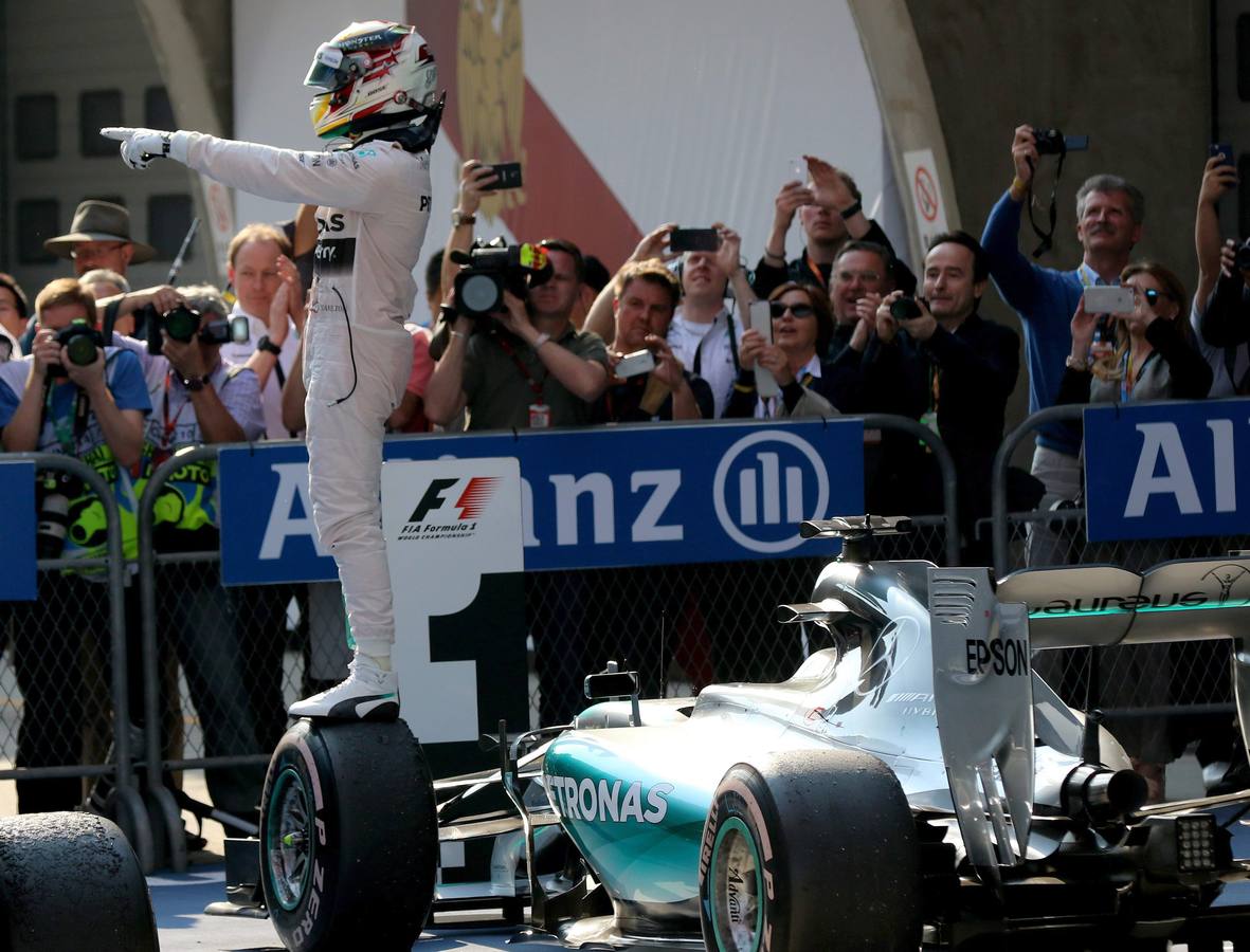 Hamilton gana en Shanghái