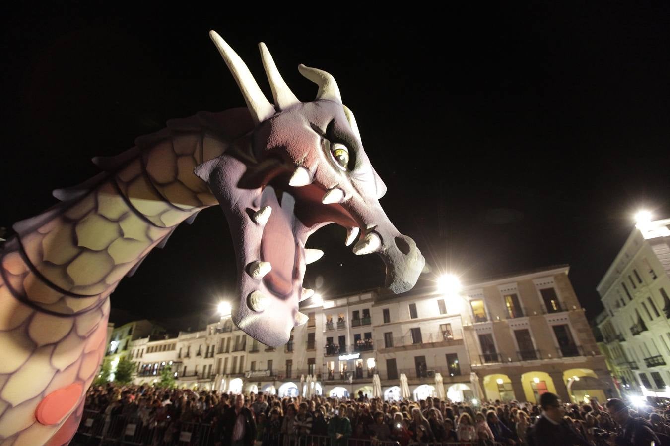 San Jorge vuelve a liberar Cáceres del dragón