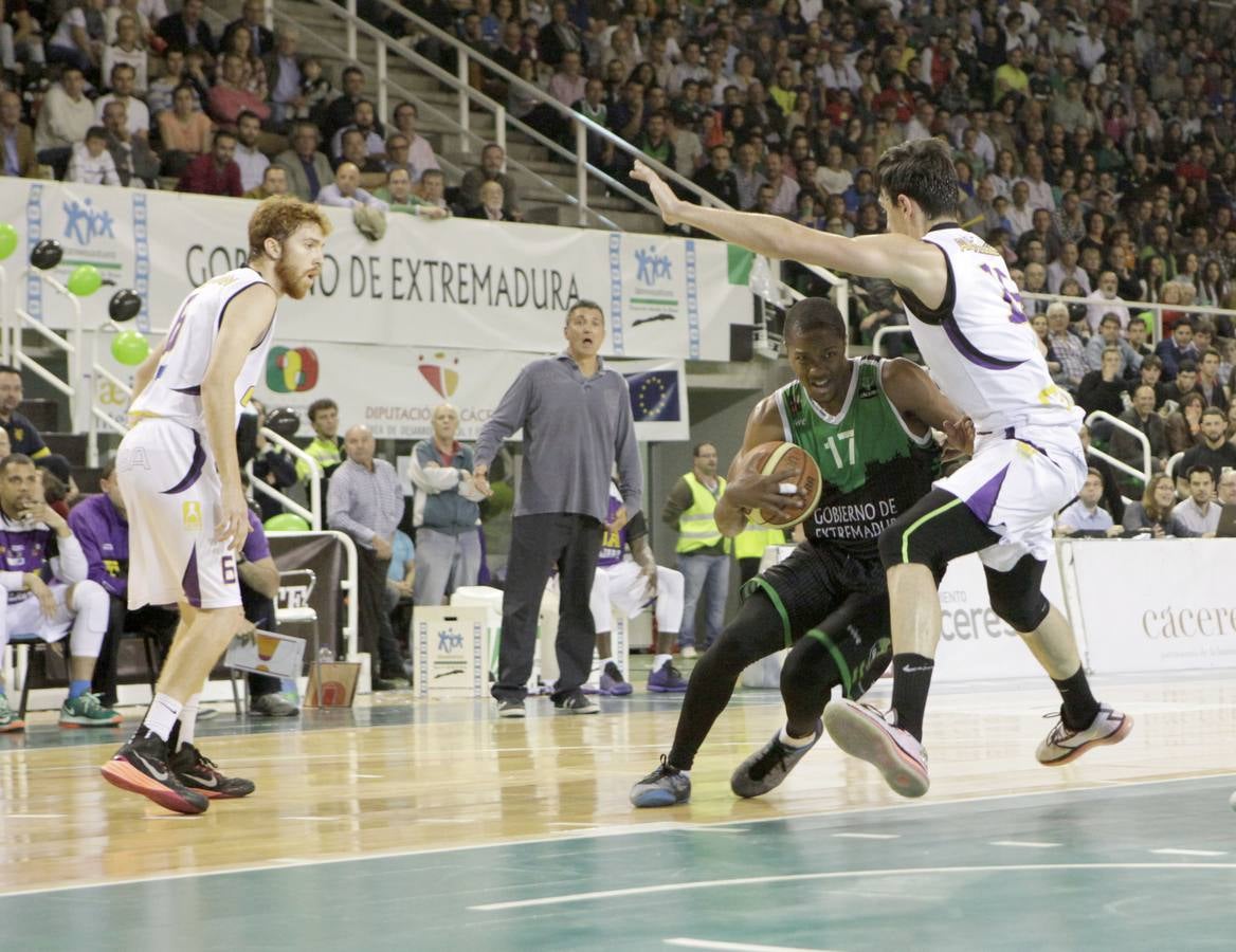 El Cáceres asciende a Leb Oro