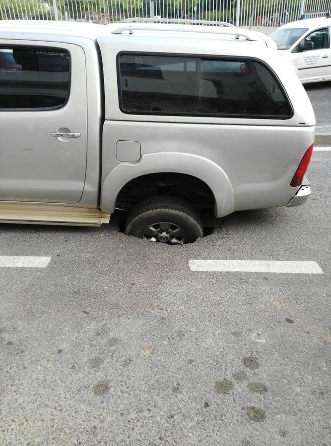 Socavón en la calle San Ignacio de Cáceres