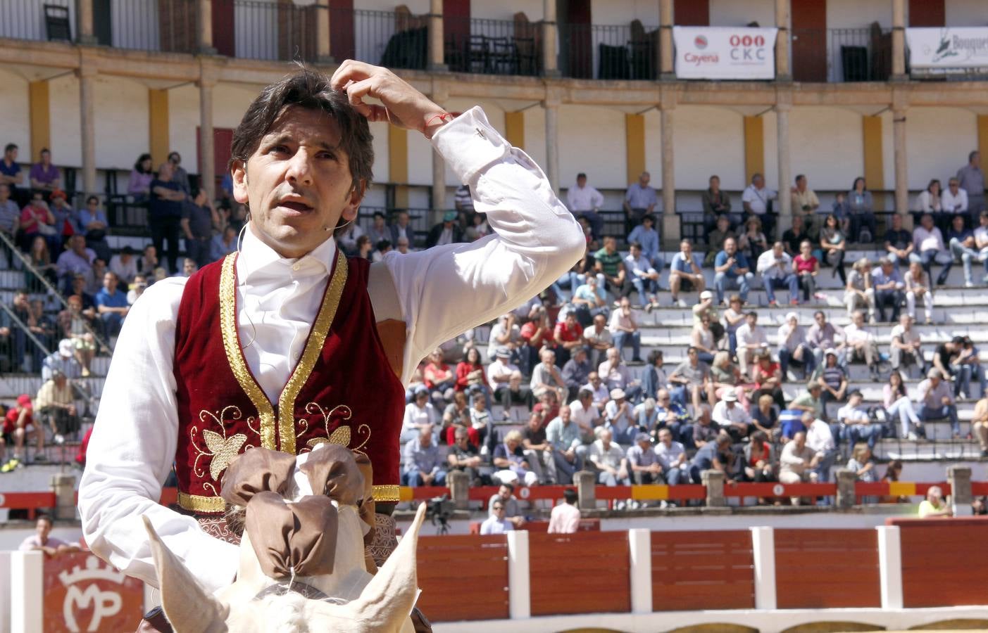 Más de 3.000 niños asisten a la exhibición de rejoneo de Diego Ventura en Cáceres