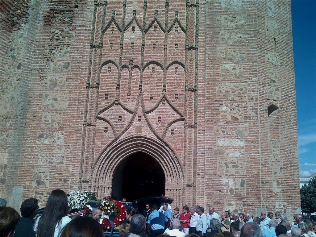 Granja de Torrehermosa da el último adiós a Santiago Castelo