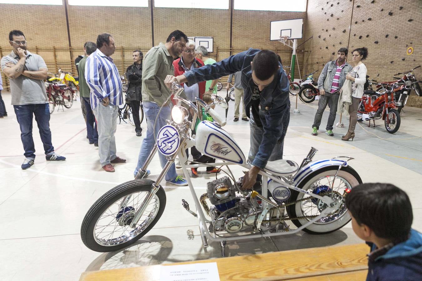 Exposición de motos clásicas en Cáceres