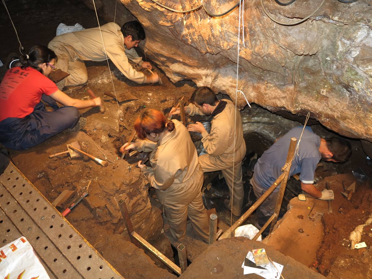 La excavación en las cuevas de Fuentes de León