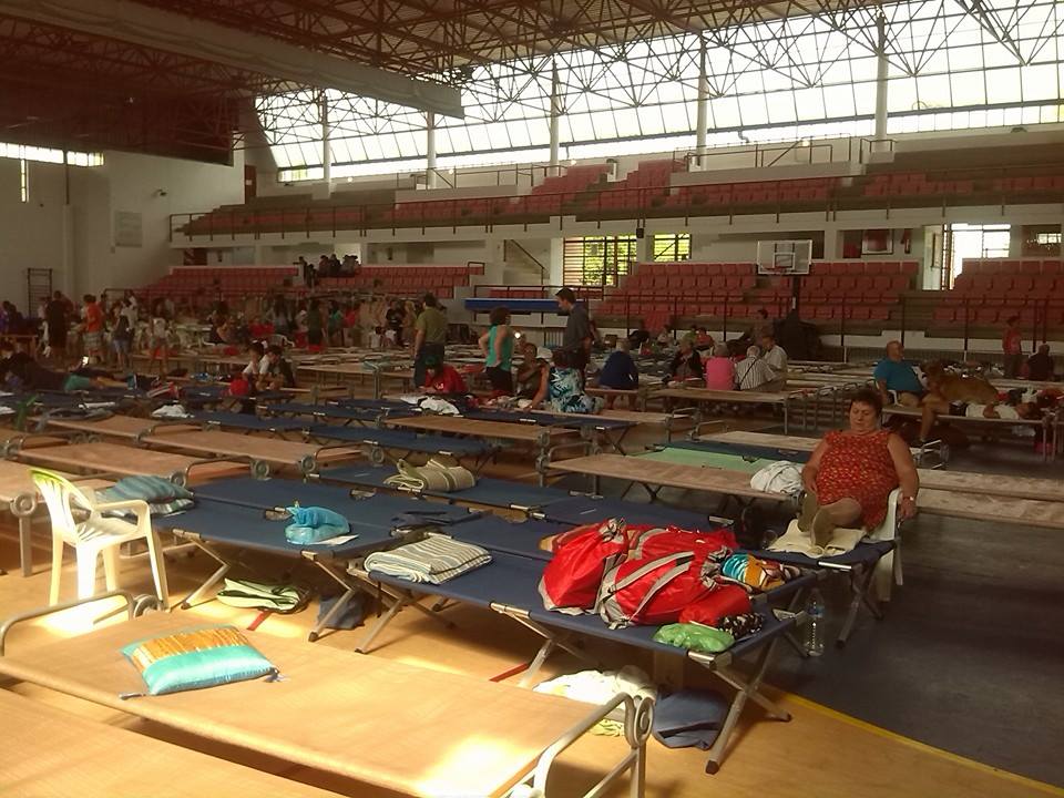 Moraleja se vuelca con las personas desalojadas por el fuego