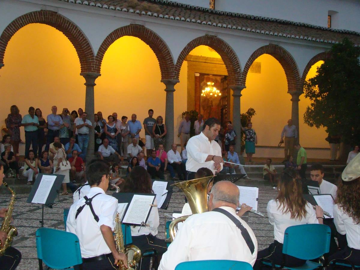 Imágenes del XVII Encuentro con Emigrantes frexnenses junto al santuario de la Virgen de los Remedios