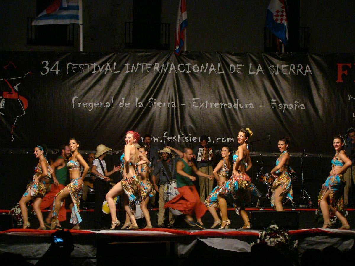 Primera noche de Folclore Internacional