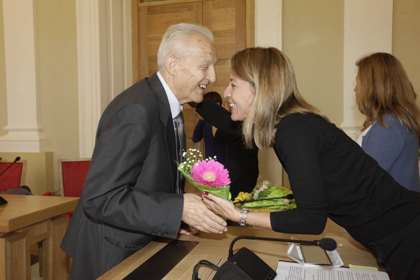 El Ayuntamiento de Cáceres homenajea a ocho matrimonios de la ciudad
