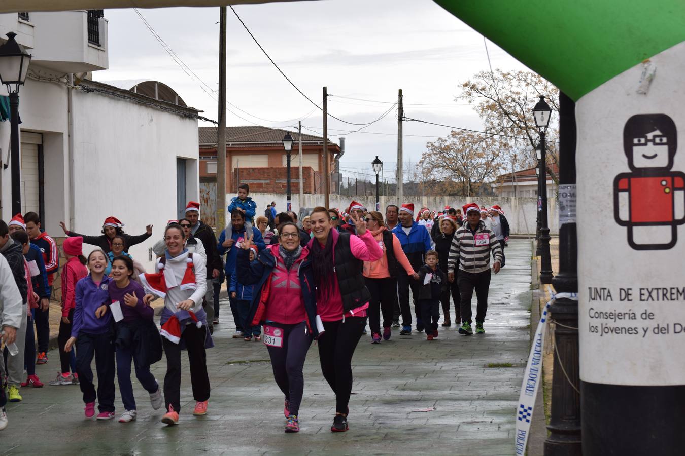 Cientos de personas participan en la segunda edición de la “Marcha Solidaria”