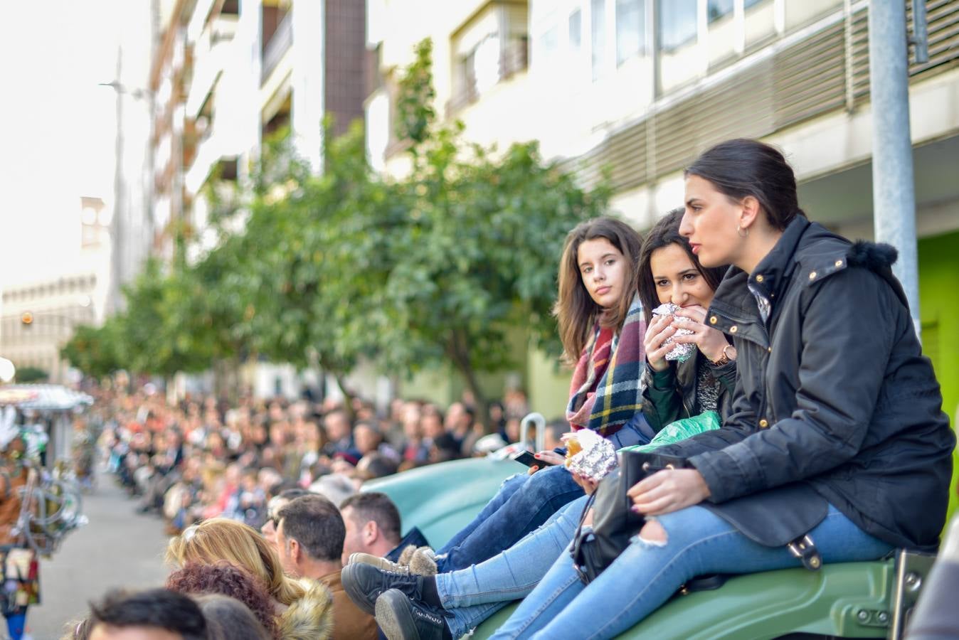 Ambiente en el desfile de comparsas de Badajoz 2016
