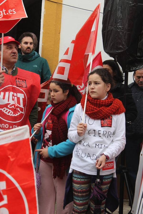 Concentración contra el cierre de la mina Aguablanca en Monesterio