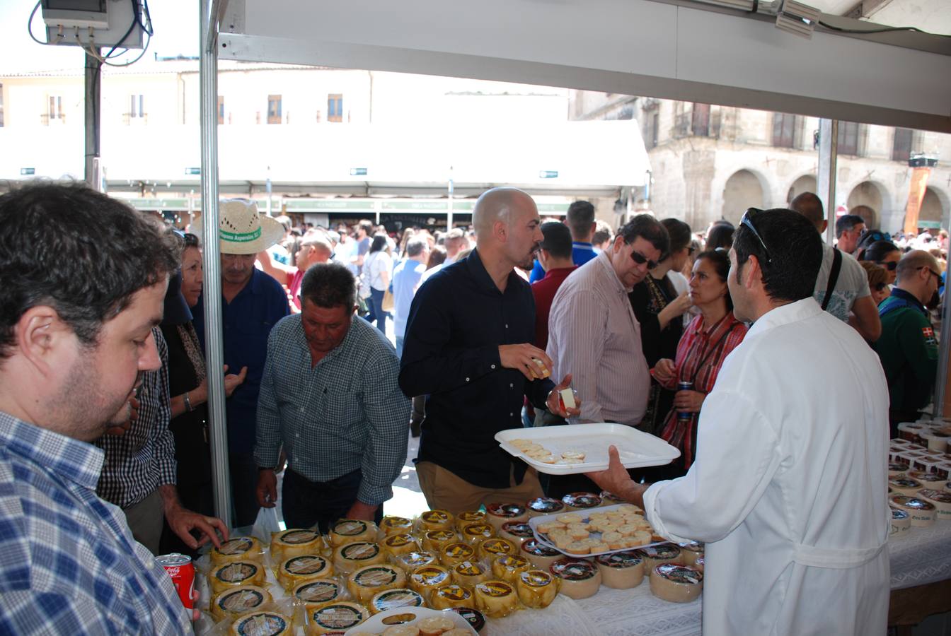 Miles de participantes en la Feria del Queso