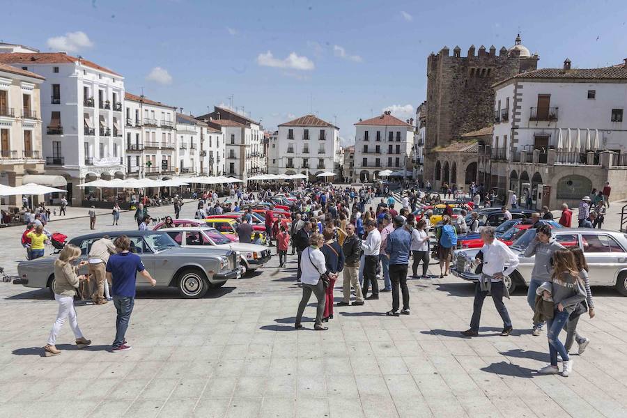 Concentración de coches clásicos en Cáceres