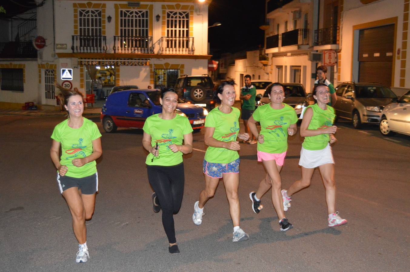 Ambiente festivo en la primera carrera nocturna de Campanario