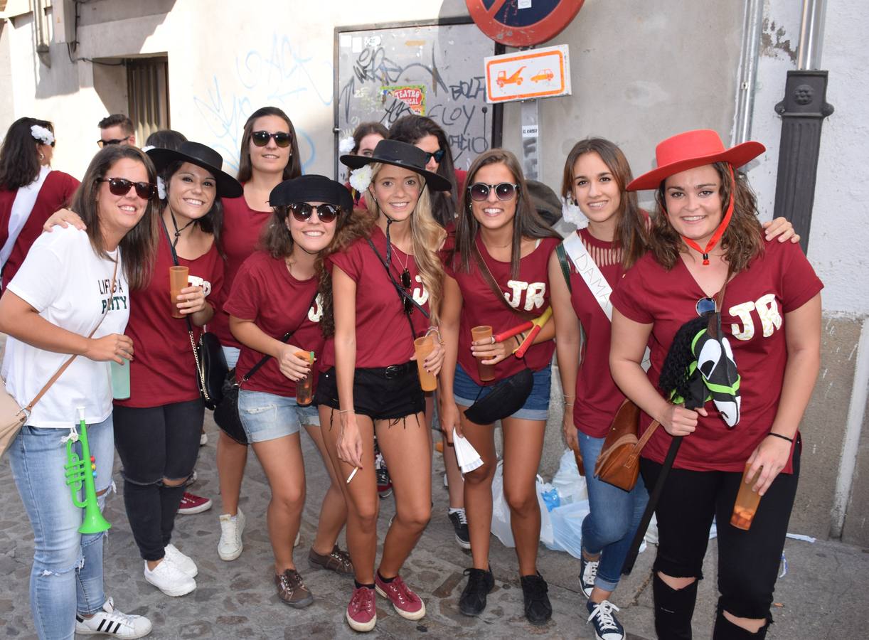 Gran ambiente en el día de la capea de las mujeres