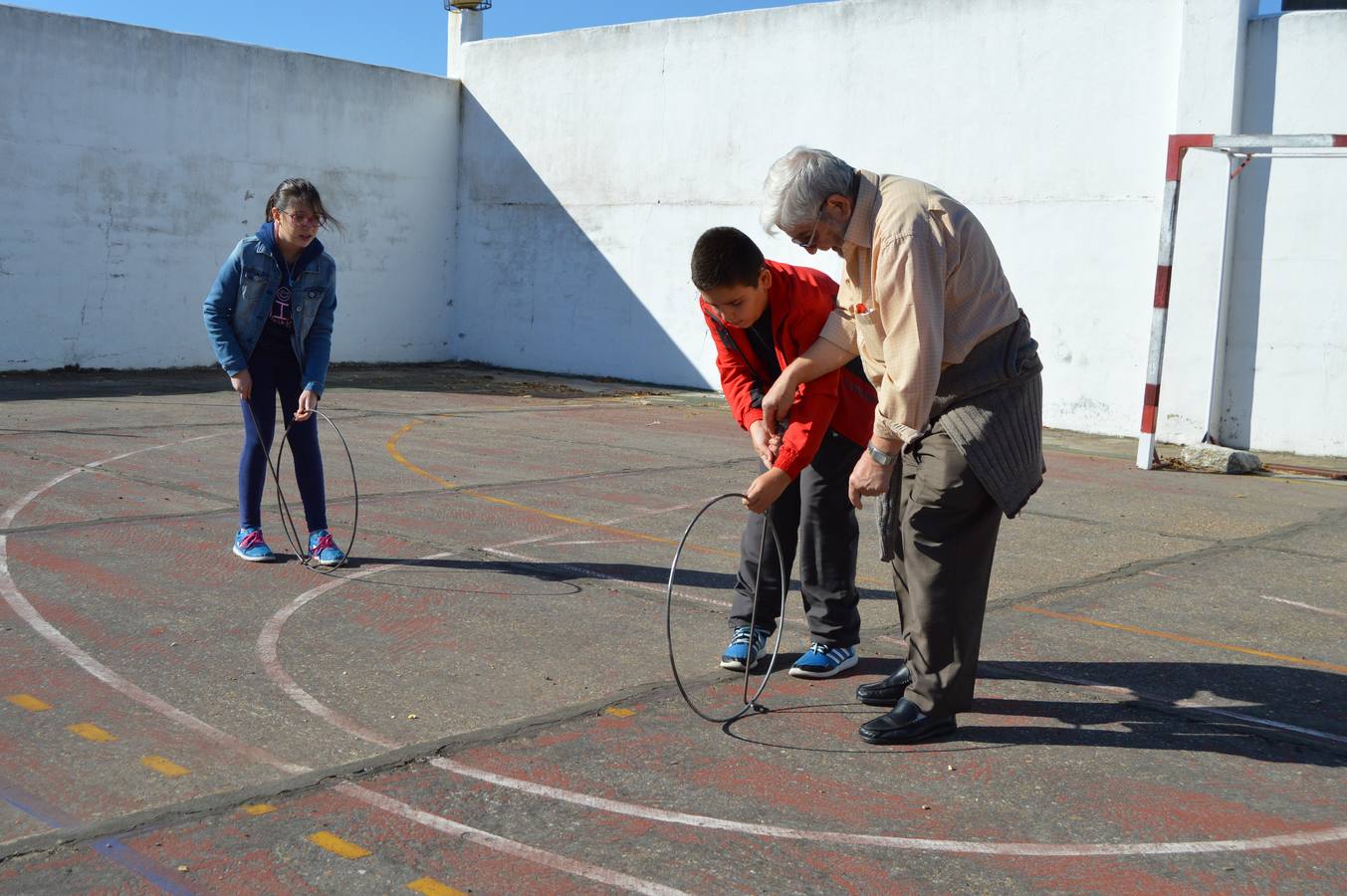 Los oficios tradicionales y los juegos de antaño toman protagonismo entre los niños de Campanario