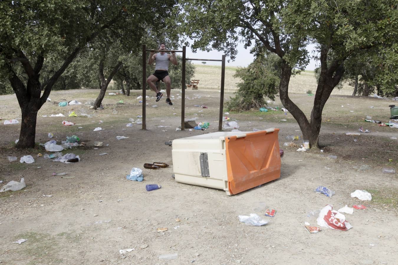 Un botellón en el 'Día de las Castañas' deja el Cuartillo repleto de basura