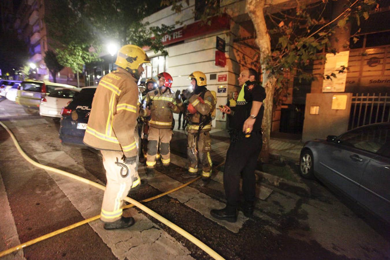 Un muerto y 13 heridos por la explosión en un edificio del centro de Cáceres